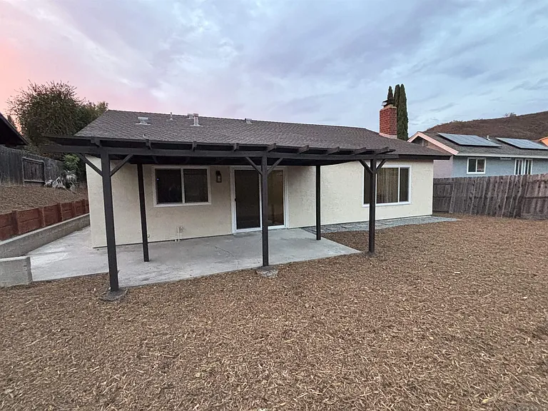 11385 Almazon St — Photo 3