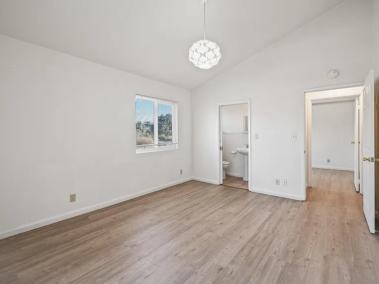 1609 B St #4 — Photo 12
