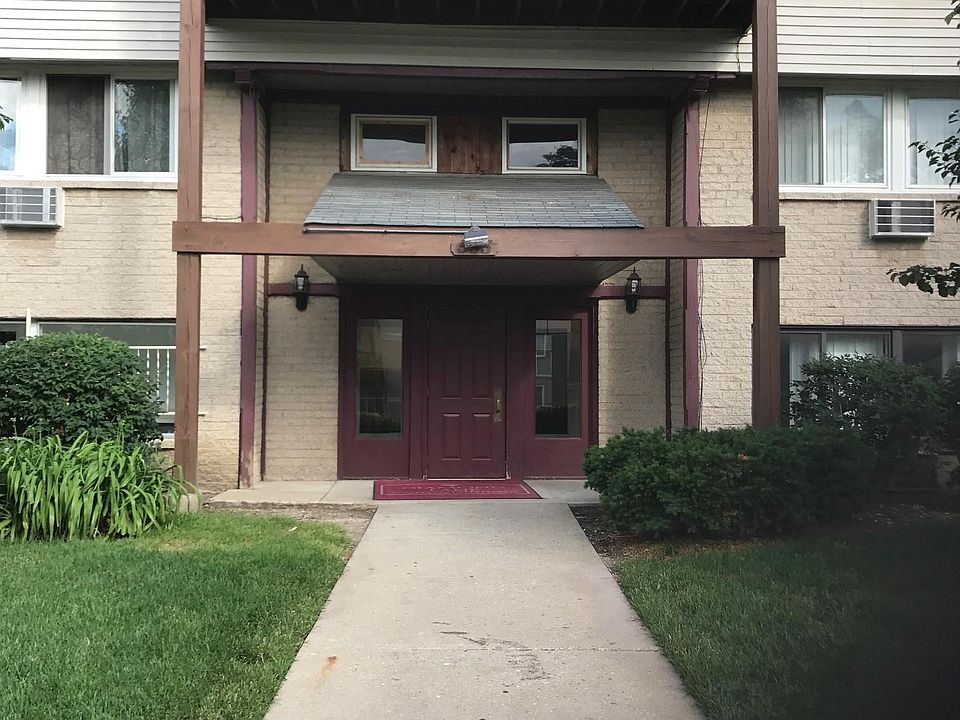 1st image of 555 Deepwoods Dr APT 1F