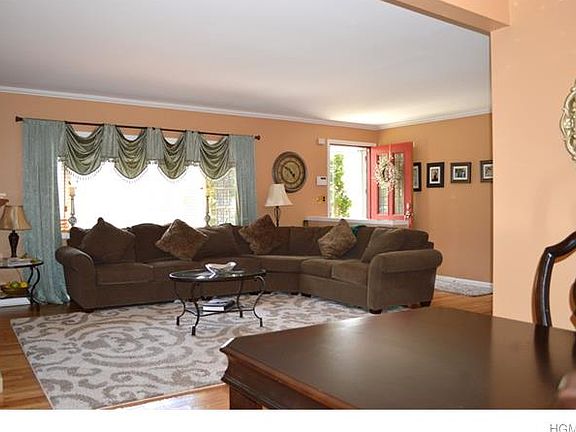 5th image of 8 Acacia Dr