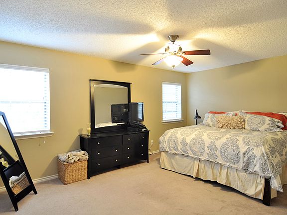 3rd image of 2714 Forest Grove Dr