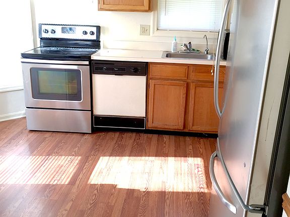 Kitchen (Installing Microwave above)