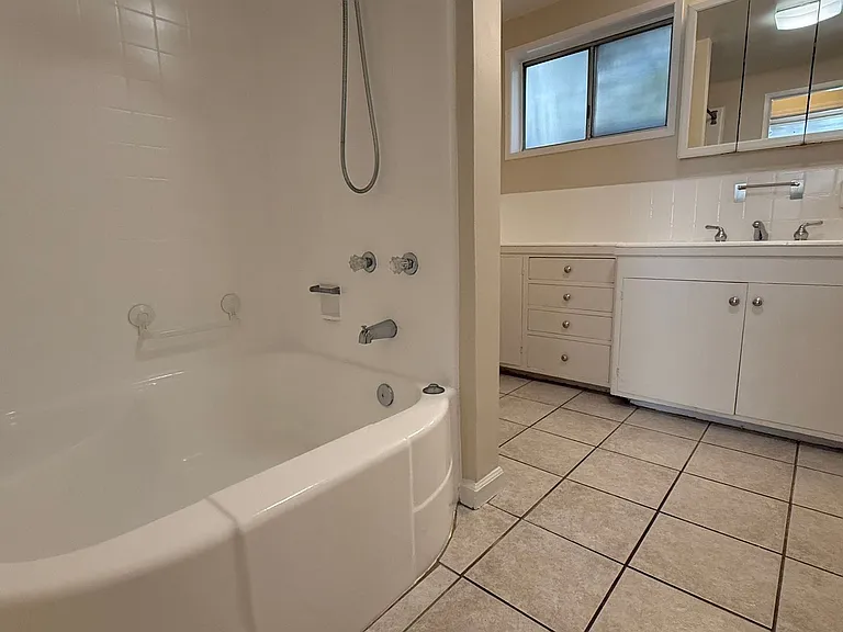 250 Cliff Dr — Photo 8