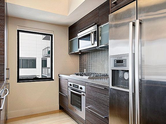 4th image of 820 Blanchard St Unit 1408