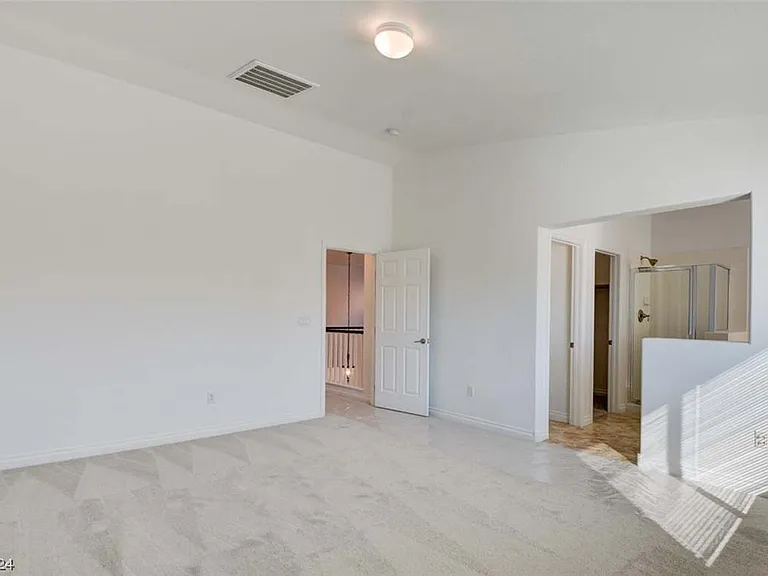 4736 Killington St — Photo 13