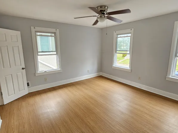 207 E Main St APT 2, Middletown, CT 06457