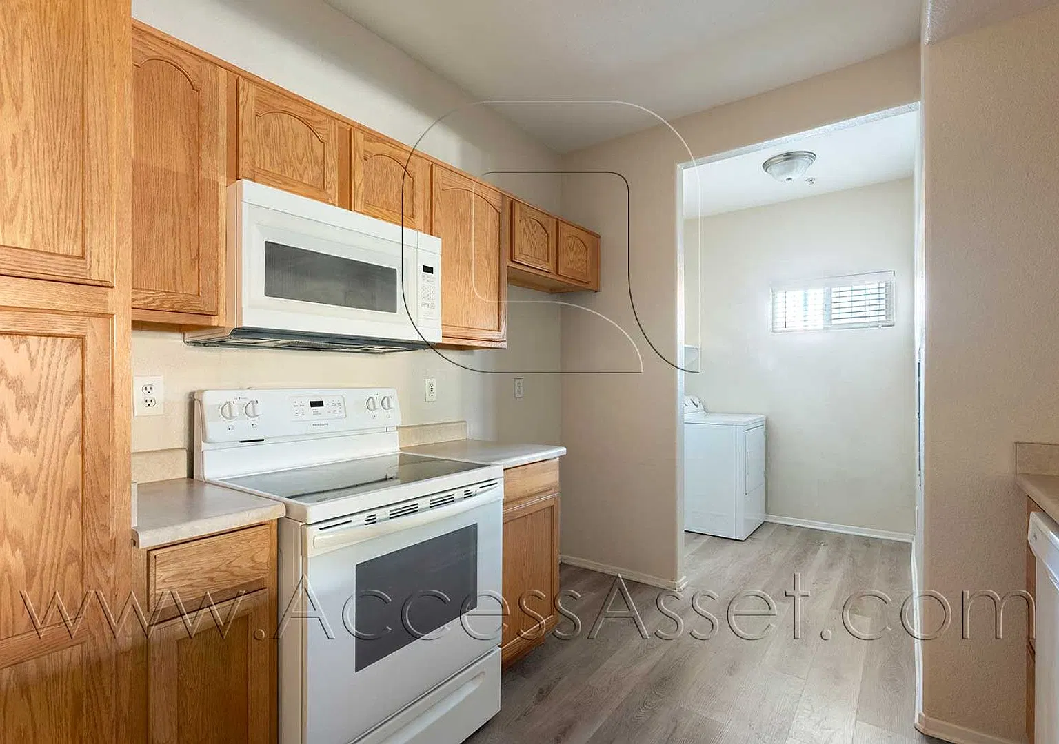 Modern Urban Living at Its Finest: Beutiful 2-Bedroom Suite — Photo 4