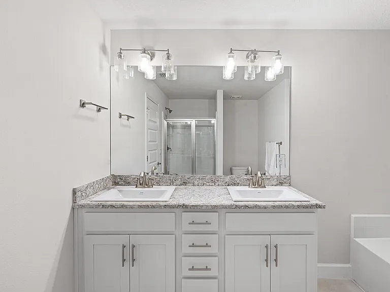 692 NE Turtleback Trl — Photo 36