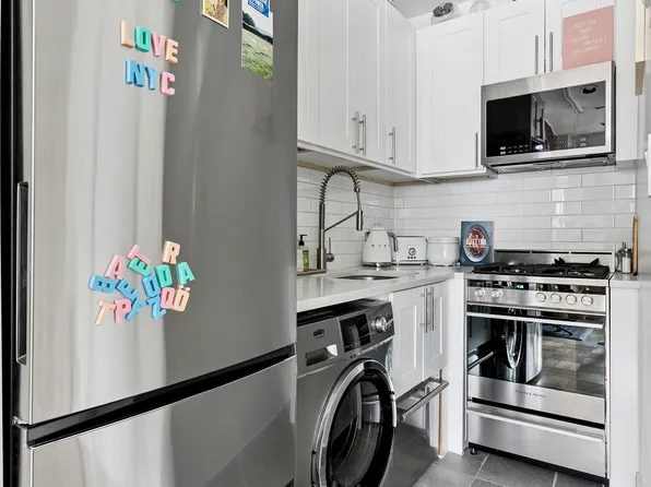 122 West 80th Street image 3 of 6