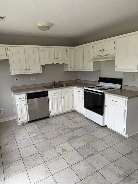 3 bed, 1200 sqft, $1,600 — Photo 2