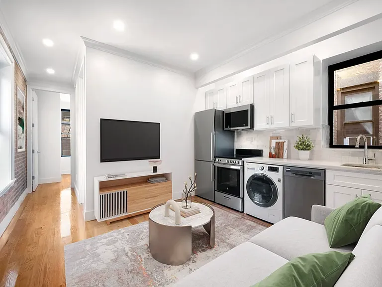 145 W 4th St #8 — Photo 1
