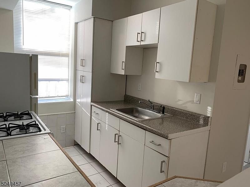 1st image of 529 Joralemon St #2F