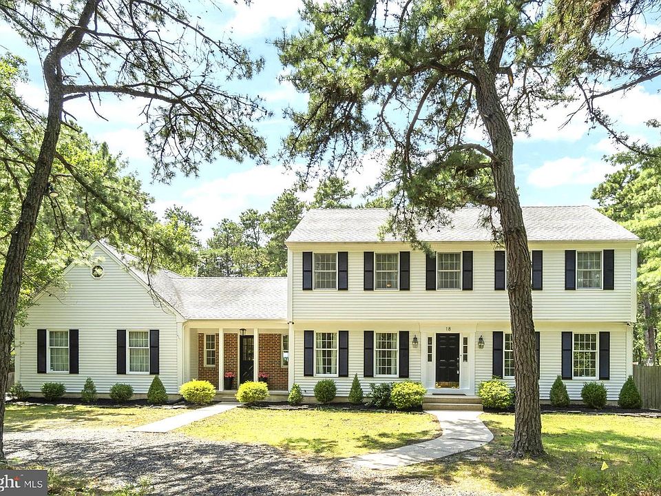 1st image of 18 Spruce Dr