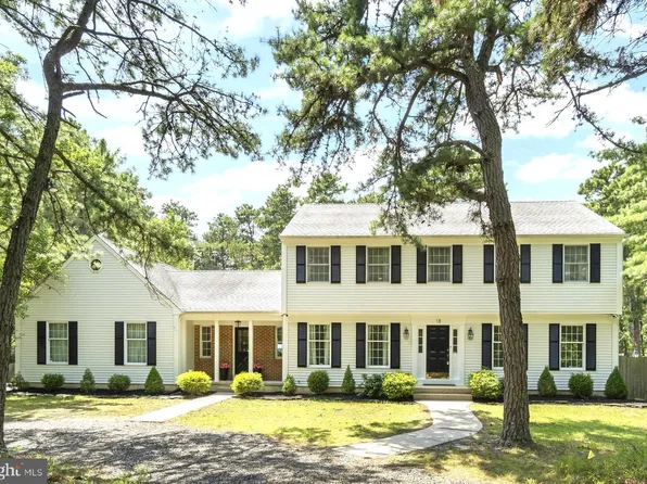 18 Spruce Dr, Medford, NJ 08055