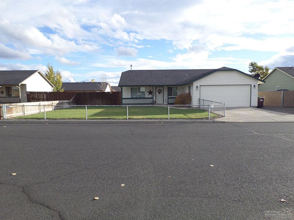 1st image of 984 NE Manzanita St