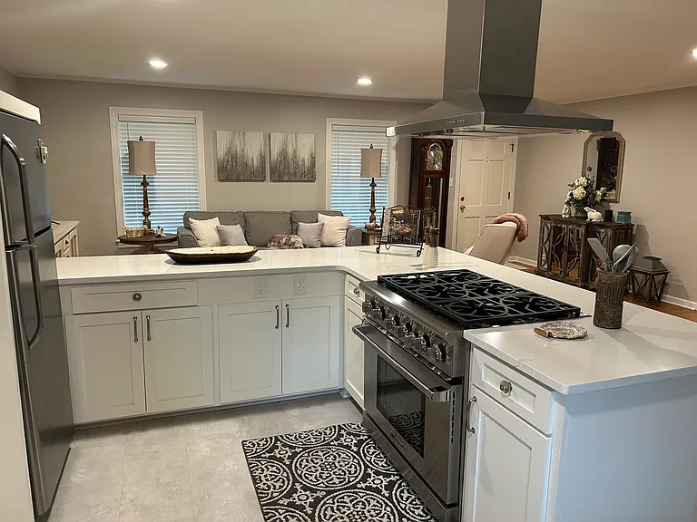 109 Stewart Dr — Photo 8