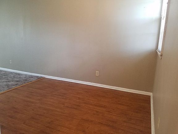 5th image of 654 Montrose St