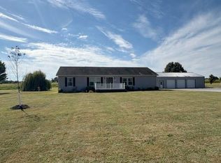 1405 SW 7th St, Fairfield, IL 62837