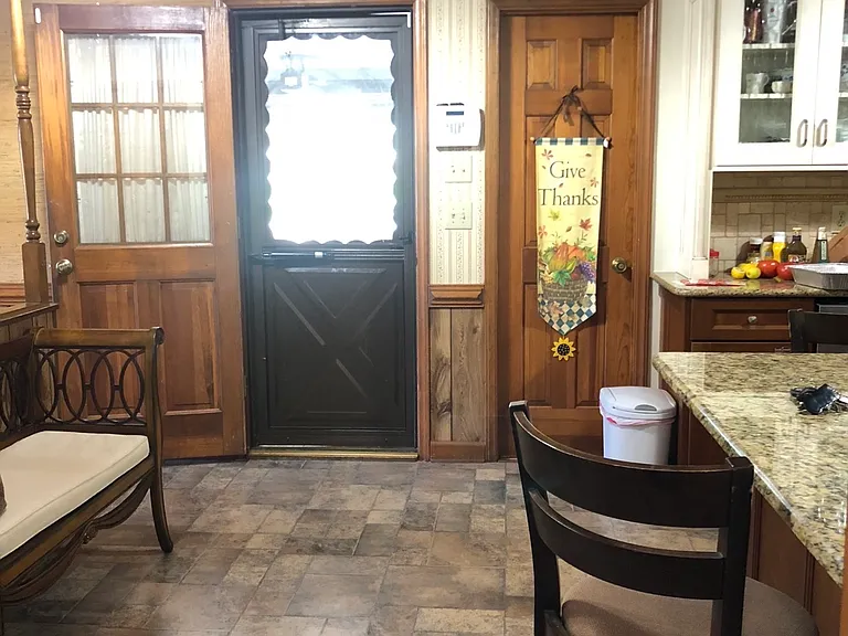 7906 Riding Trail Ct — Photo 4
