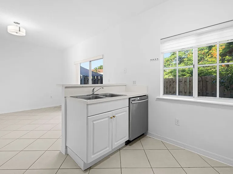 14261 SW 126th Pl — Photo 18