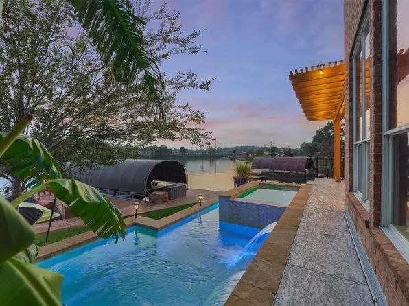 373 Bayshore Dr, Montgomery, TX 77356