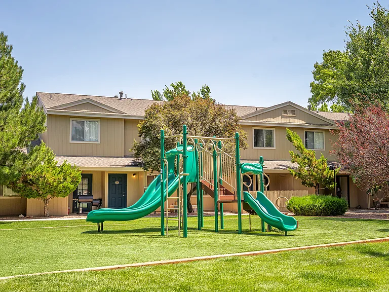 Country Club Terrace Apartments — Photo 8