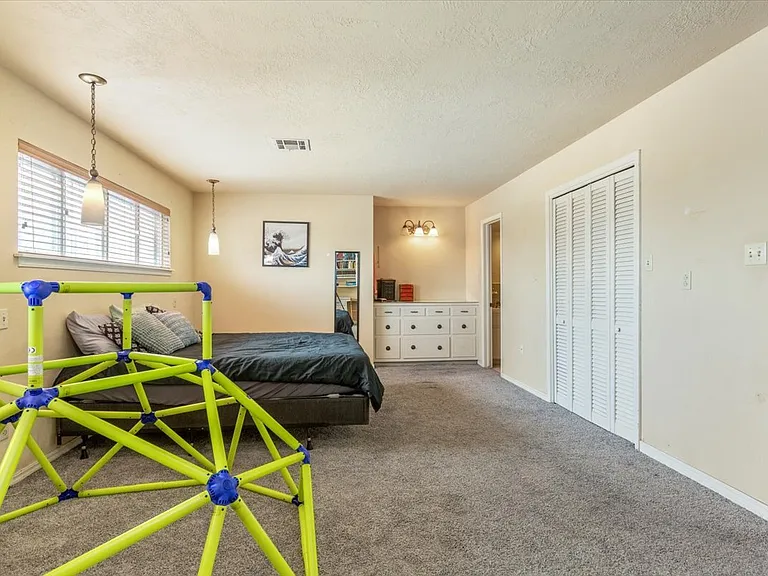 2905 NW Templeton Ter — Photo 23