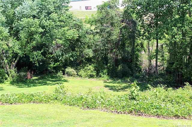 2nd image of 212 Greenvalley Pl NE