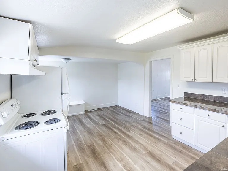 508 E 13th St — Photo 10