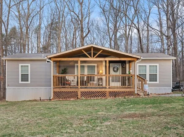 305 Snug Harbor Trl, Moneta, VA 24121