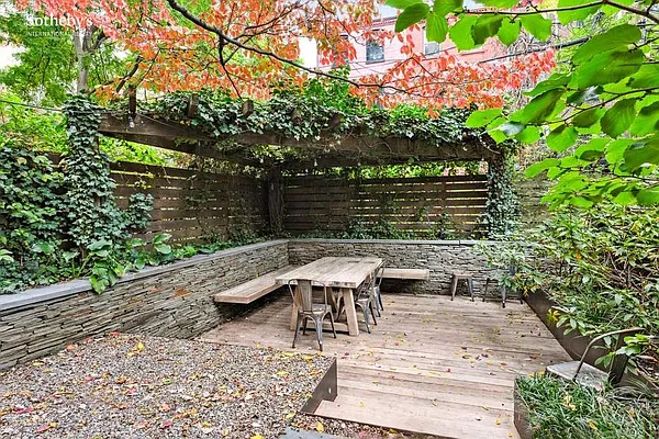 Sold by Sotheby's International Realty | media 21