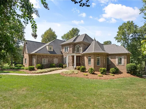 191 Wellsprings Ct, Pfafftown, NC 27040
