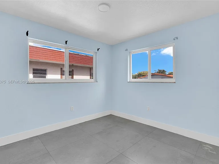 1250 SW 4th St #6 — Photo 17