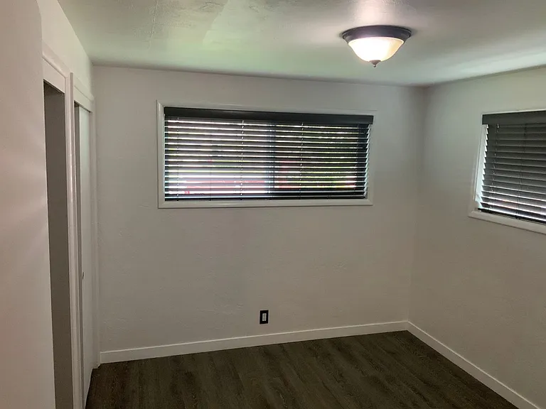 1582 Bogart Ln — Photo 7