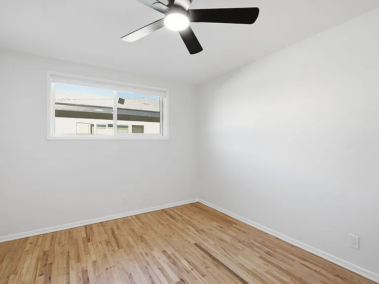 14620-14626 Magnolia Blvd — Photo 7