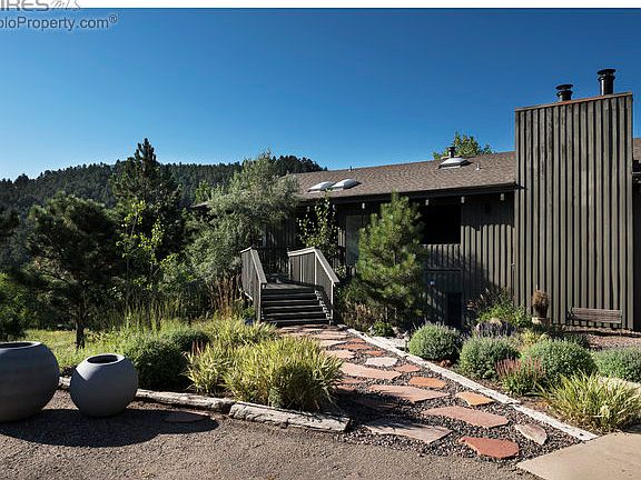 Front Entry-Gardens