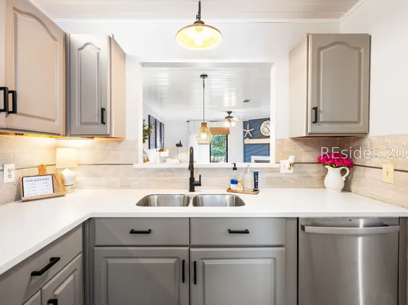 96 Mathews Dr APT 164, Hilton Head Island, SC 29926