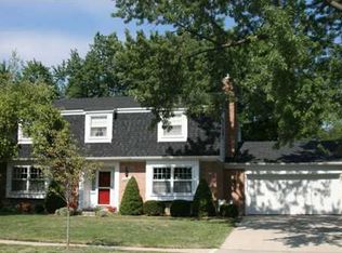 2042 Chaucer Dr, Ann Arbor, MI 48103