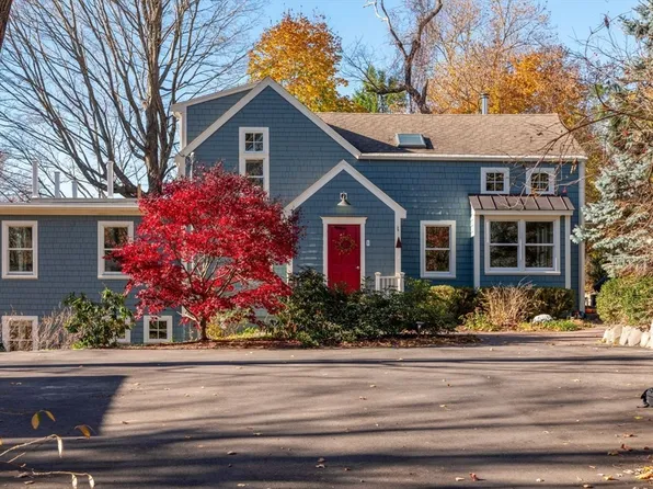 6 Wainwright St, Ipswich, MA 01938