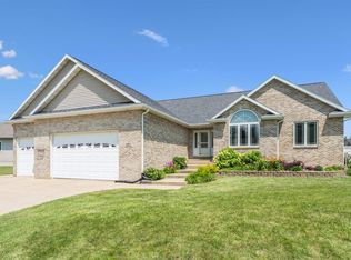 4967 William Dr, Waterloo, IA 50701