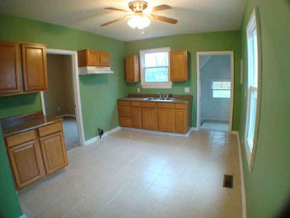 3rd image of 717 E Parkland Ave