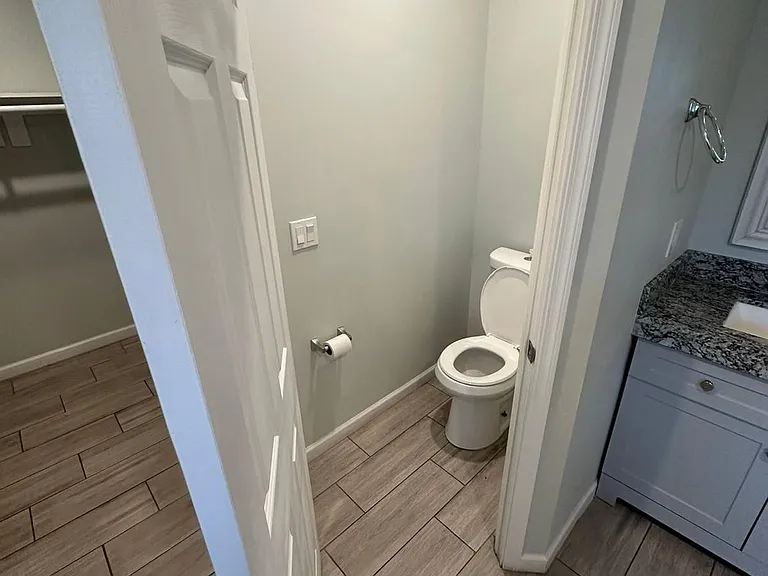 7018 N 14th Dr — Photo 15