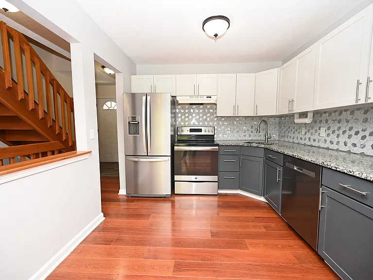 655 Almas Ct — Photo 10