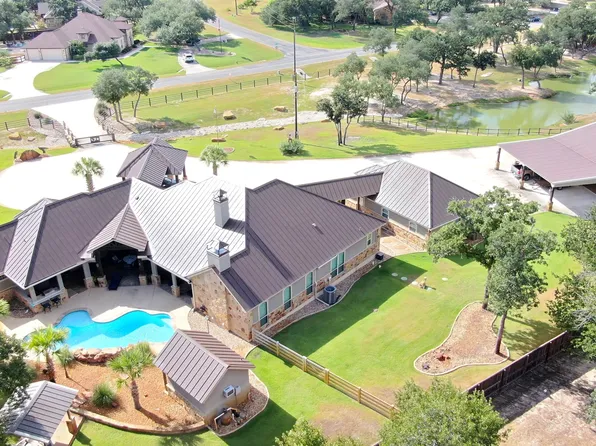 157 Bucks Lane, La Vernia, TX 78121