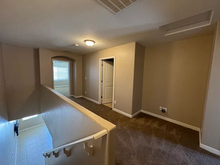 1115 E Cedar St — Photo 15