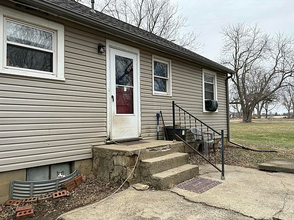 3rd image of 140 Sinclair Ave