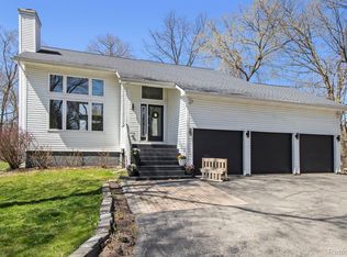 2839 Davista Dr, Highland, MI 48356