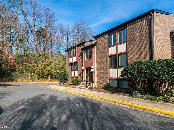 2nd image of 3107 Buccaneer Ct APT 2