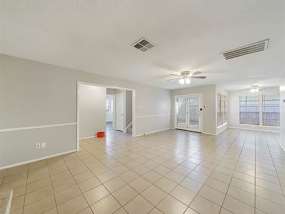 3rd image of 10827 Sugar Hill Dr APT A