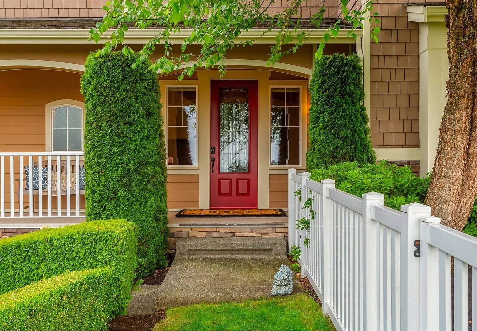Impeccably Maintained Home, Unbeatable Views From Almost Every Room! — Photo 3